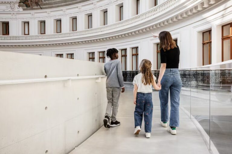 Ateliers et visites familiales à Paris : activités pour enfants disponibles actuellement