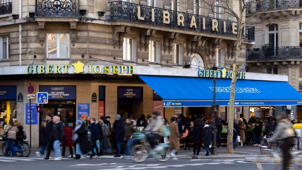 Les librairies Gibert en France demandent le redressement judiciaire et misent sur le livre d’occasion.