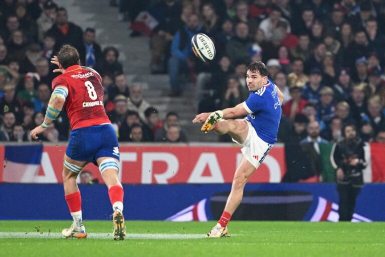 Antoine Dupont appelé à rejoindre les Bleus pour le Championnat des nations après la finale du Top 14.