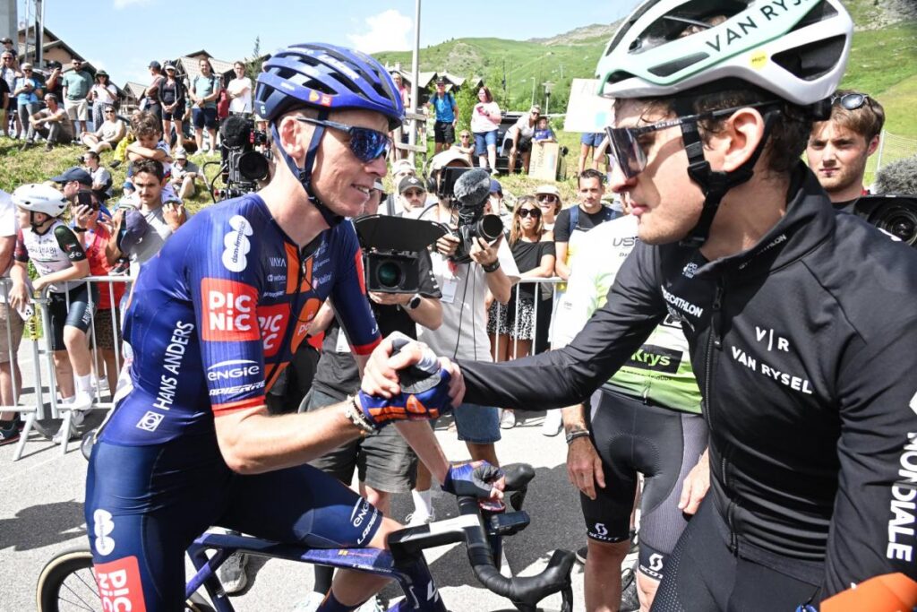 Romain Bardet rejoint Decathlon-CMA CGM pour encadrer la formation de Paul Seixas.