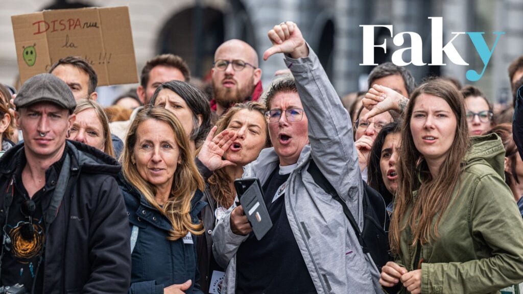 Les Engagés face à des critiques sur la revalorisation salariale des profs et les heures supplémentaires.