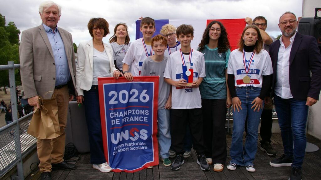 Une équipe du collège Schweitzer de La Bassée remporte le championnat de France de badminton.