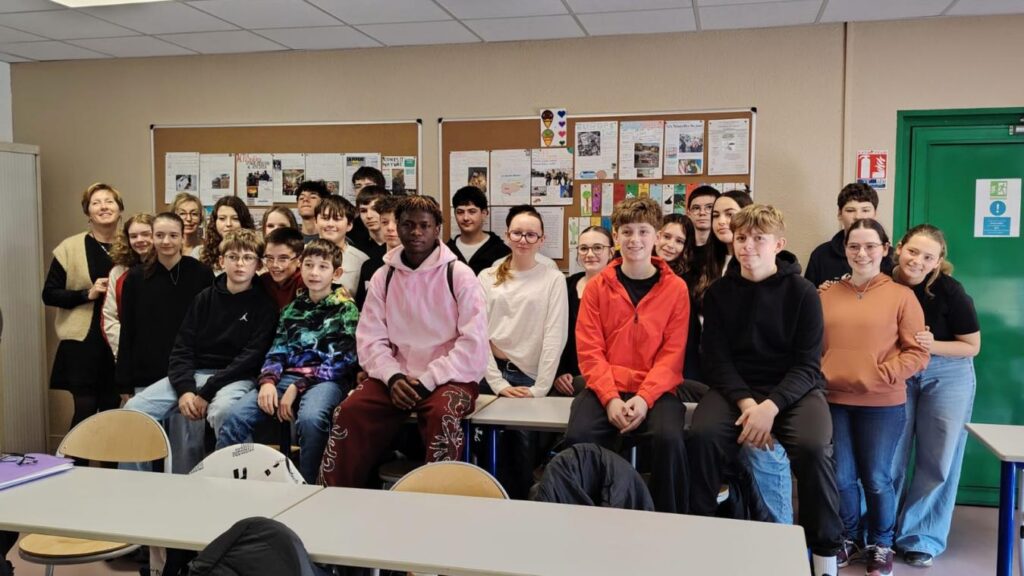 Mouctar Diallo, 16 ans, quitte son pays d’origine pour s’installer en France.