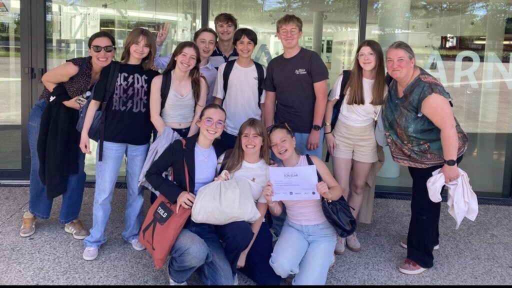 Double victoire du collège Saint-Exupéry de Douvrin au SchoolLab, renforçant son engagement éducatif.