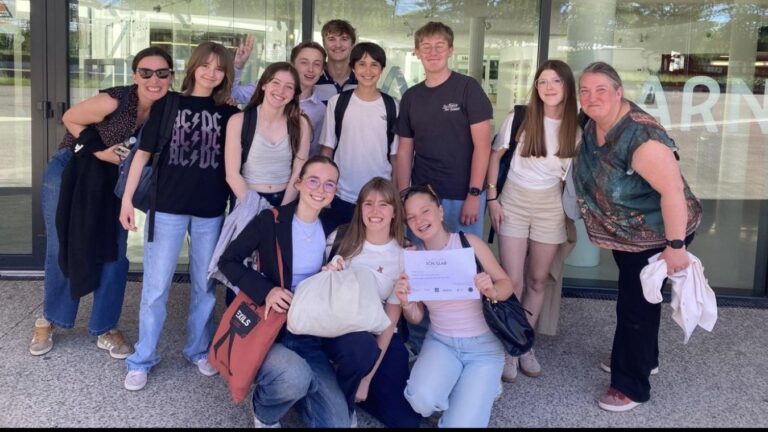 Double victoire du collège Saint-Exupéry de Douvrin au SchoolLab, renforçant son engagement éducatif.
