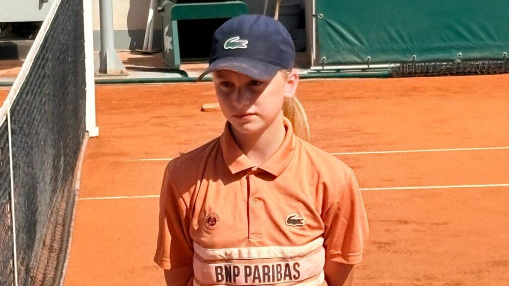 Roland-Garros : Valentine, 13 ans, raconte son expérience de ramasseuse de balles avec des pros.