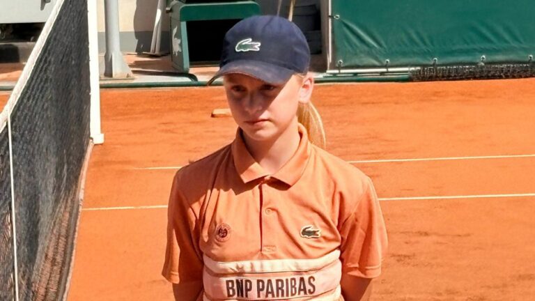 Roland-Garros : Valentine, 13 ans, raconte son expérience de ramasseuse de balles avec des pros.