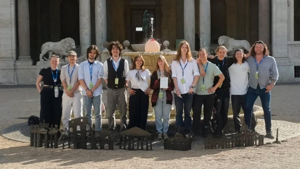 Des lycéens d’Oignies présentent leur « skyline » à la Villa Médicis à Rome.