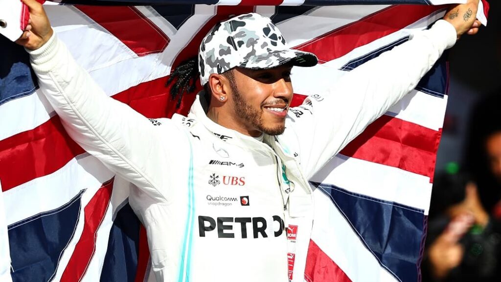 Lewis Hamilton annonce son retrait temporaire de la compétition pour des raisons personnelles.