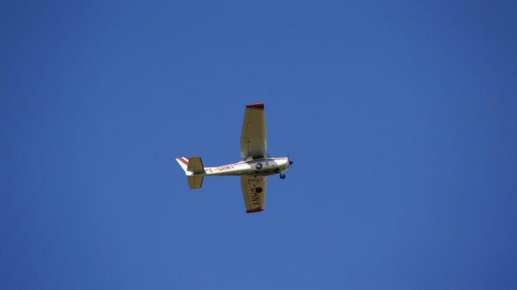 Crash d’un avion de tourisme en Flandre : le pilote gravement blessé, état critique.