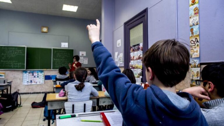 École de Namur désinfectée après la maladie de 100 enfants.