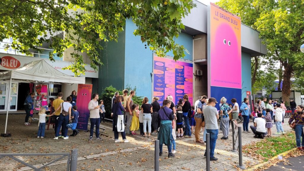 Le Grand Bleu propose une trentaine de spectacles pour éveiller les jeunes consciences.