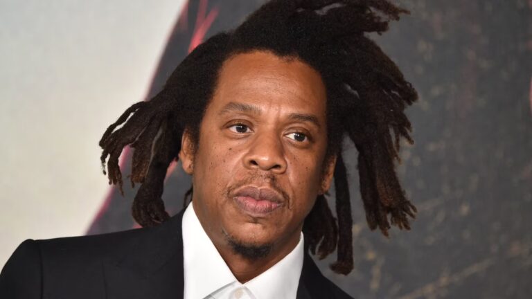 Jay-Z propose des packs VIP à 13 000 euros pour son concert au Stade de France, détails inclus.