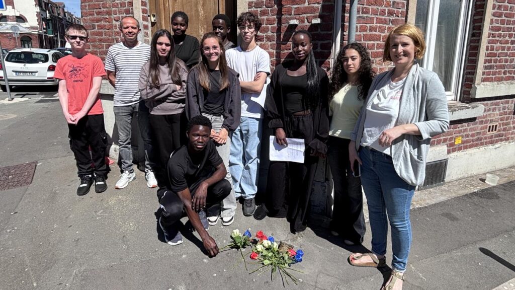 Hommage des collégiens de Roubaix à la résistante Nelly Devienne et préservation de sa mémoire.