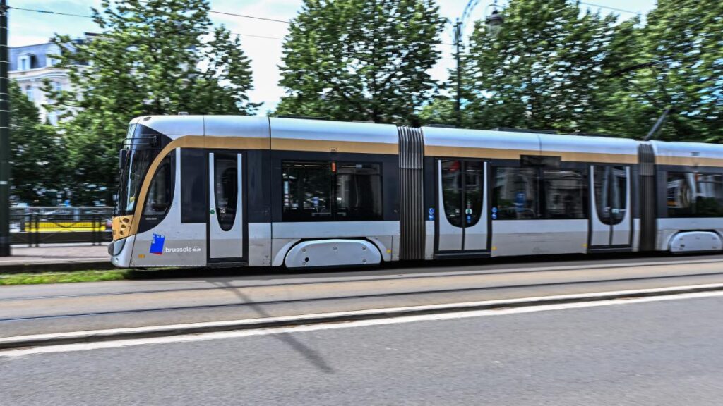 Interruption de la ligne de tram à Bruxelles ce samedi, perturbations attendues pour les usagers.