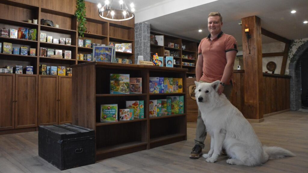 Ouverture d’une boutique et bar de jeux de société à Hénin-Beaumont.