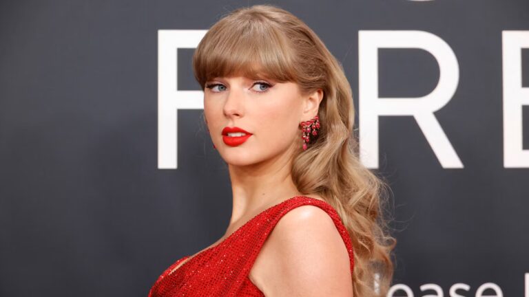 Taylor Swift confirme sa voix dans Toy Story 5 après une enquête massive de fans.