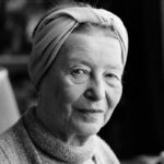 Simone de Beauvoir remet en question l&rsquo;expression « dame de lettres » dans un essai critique.