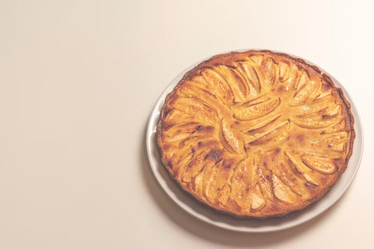 Recette de tarte normande par Nina Métayer : un retour aux saveurs d’enfance.