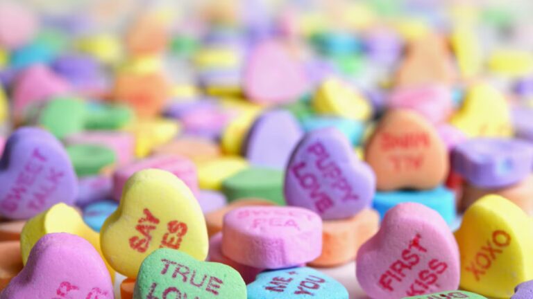 Saint-Valentin : Les avis divergents sur le bonheur en couple entre hommes et femmes.
