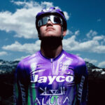 Tour de France : Composition de l&rsquo;équipe Jayco AlUla avec un nouveau maillot.