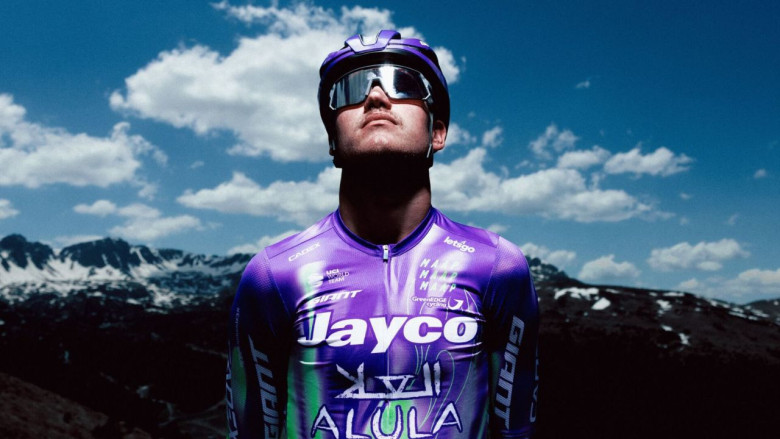 Tour de France : Composition de l’équipe Jayco AlUla avec un nouveau maillot.
