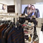 Consommation de vêtements neufs en France : 43 habits achetés par personne en 2025.