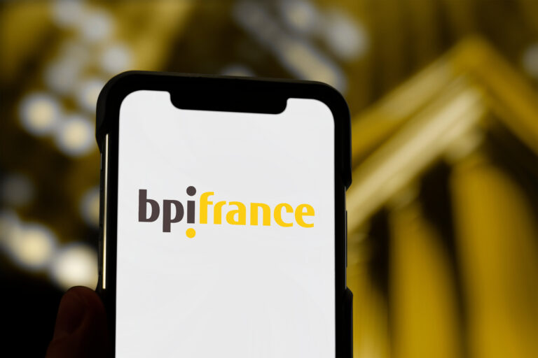 Bpifrance soutient le financement des grandes entreprises non cotées en France.