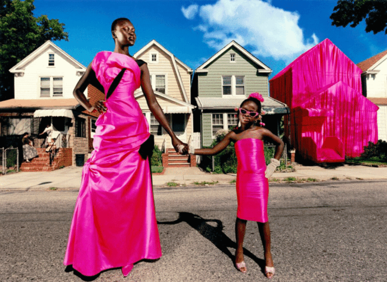 David LaChapelle présente une exposition photographique à Vichy sur la culture contemporaine.