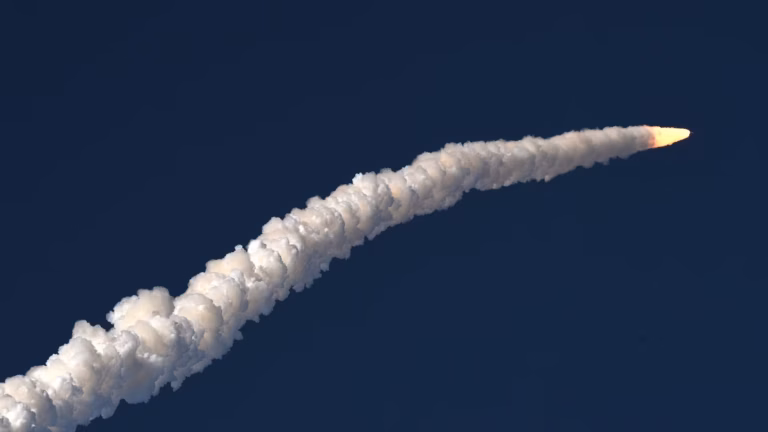 La capsule Orion de la NASA quitte l’orbite terrestre en direction de la Lune.