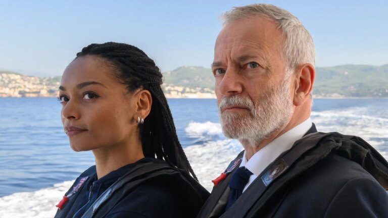 Francis Huster et Philypa Phoenix évoquent les coulisses de l’assaut au cimetière dans Zodiaque