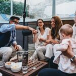 La consommation d’alcool en présence d’enfants soulève des questions sur sa banalisation.