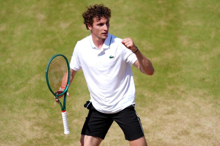 Ugo Humbert atteint les demi-finales du Queen’s après une journée de compétition intense.