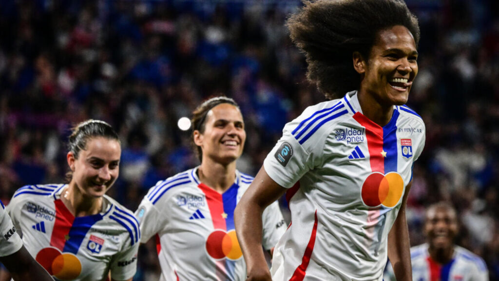 L’Olympique lyonnais remporte son 18e titre en Première ligue féminine après avoir battu le PSG.