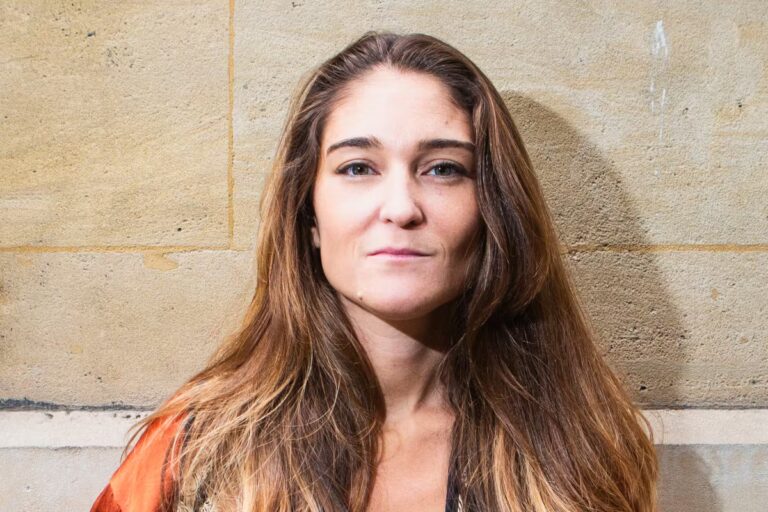 Marine Calmet demande des droits pour la nature face aux intérêts industriels.