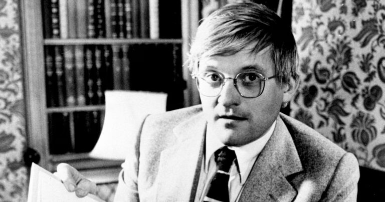 Mort de David Hockney : retour sur le parcours de l’artiste britannique dans L’Express.