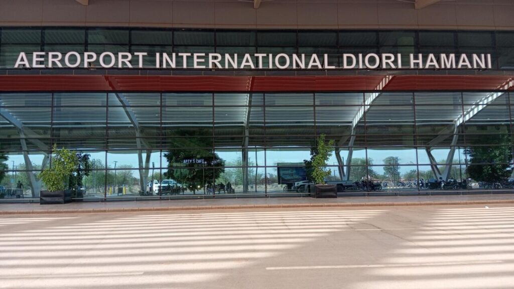 Tirs à l’arme lourde entendus près de l’aéroport international du Niger.