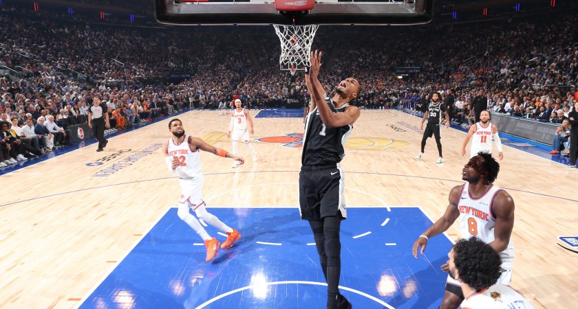 Wembanyama contribue à la victoire des Spurs contre les adversaires en NBA
