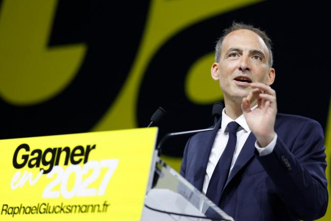 Raphaël Glucksmann appelle à un renouveau de la gauche à Aubervilliers