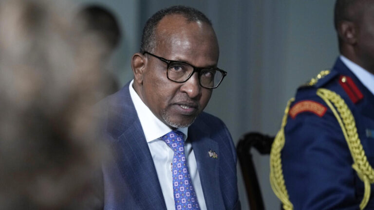 Kenya : un ministre affirme avoir ordonné l’arrêt d’un projet américain contre l’Ebola.