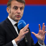 Un président africain contacte Macron face à des rumeurs de coup d&rsquo;État en France.
