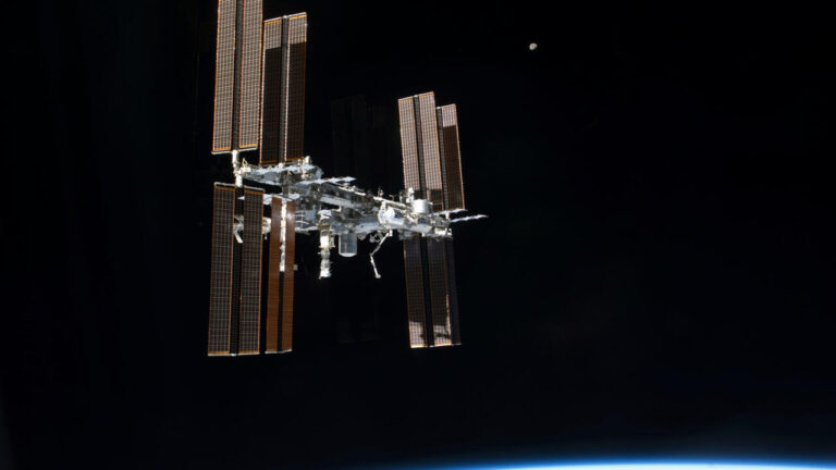 Fuite d’air à bord de la Station spatiale internationale, astronautes de retour à l’ISS.