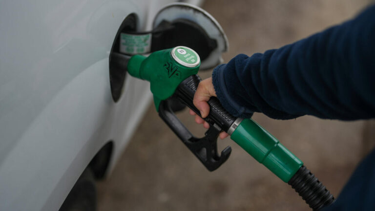 Prix des carburants : le gouvernement français renforce les aides en réponse à la crise au Moyen-Orient.