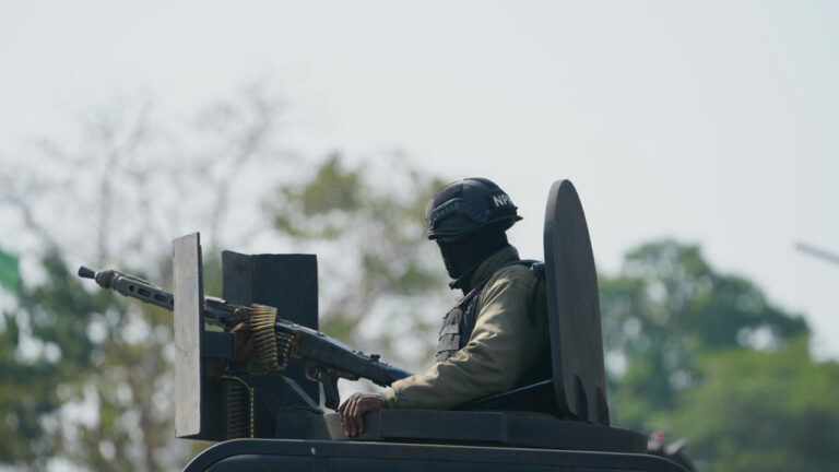 Réforme de la police au Nigeria : la sécurité au cœur des enjeux électoraux.