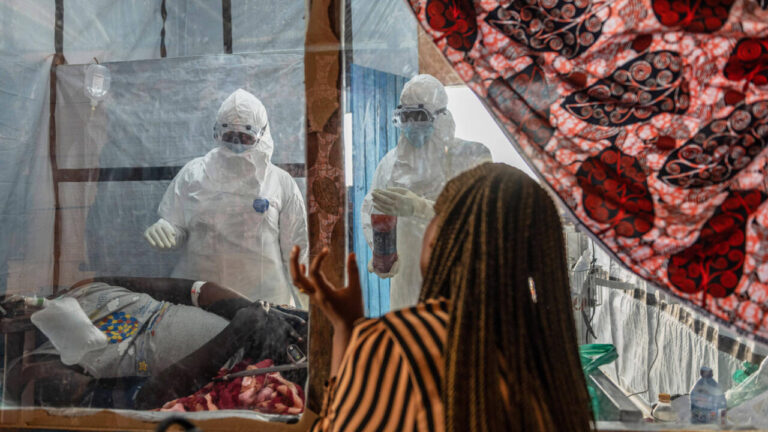 Ebola en RDC : Identification rapide des cas contacts jugée cruciale par les experts