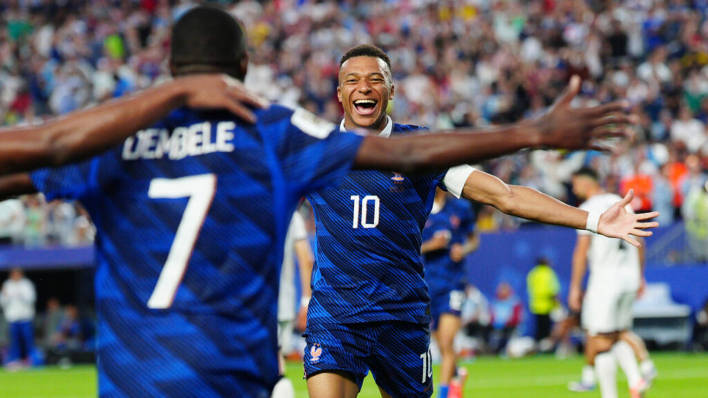Mondial 2026 : Les Bleus avancent en 16es grâce à un doublé de Mbappé et des interruptions dues aux orages.