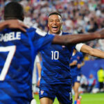 Mondial 2026 : Les Bleus avancent en 16es grâce à un doublé de Mbappé et des interruptions dues aux orages.