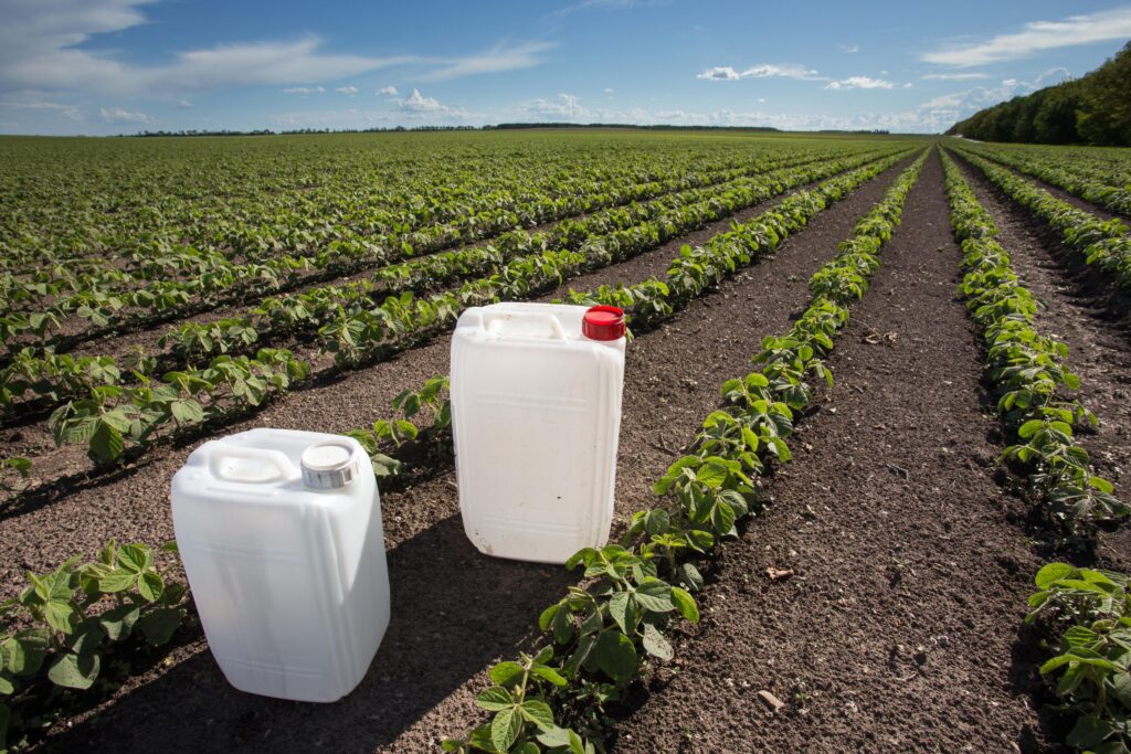 Trafic de pesticides interdits : six agriculteurs et leur fournisseur condamnés en France