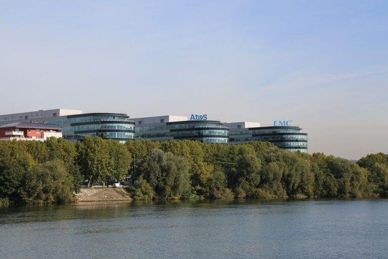 Affaire des radars fixes : la France suspend l’utilisation des dispositifs ATOS en raison d’irrégularités.