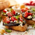 Bruschetta italienne au four avec aubergines grillées : une recette traditionnelle revisité.